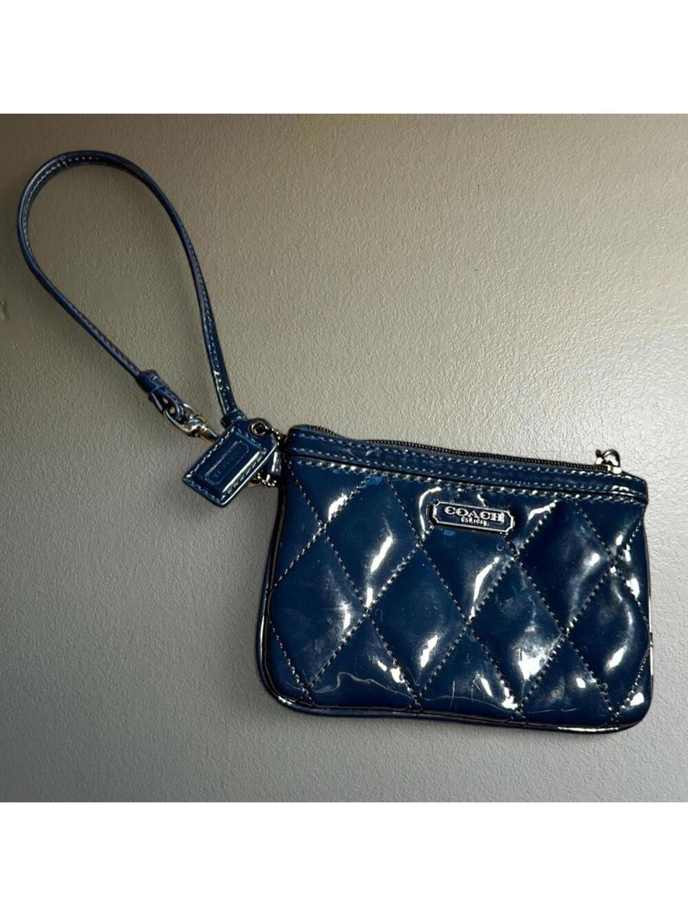 Coach Navy Blue Patent Leather Quilted Wristlet Pouch Small Y2K Wallet